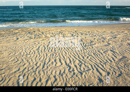 Strand und Meer am Ende der Assateague Island National Seashore, USA Maryland. Stockfoto