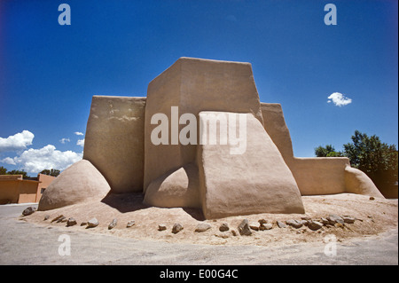 Die berühmten Ranchos de Taos katholische Kirche in Taos, New Mexico Stockfoto