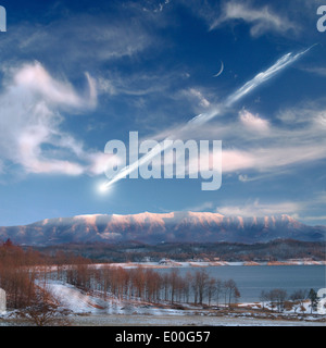 Eine künstlerische Darstellung eines großen Meteors Eintritt in die Erdatmosphäre und über die Auswirkungen in einer bergigen Gegend. Stockfoto