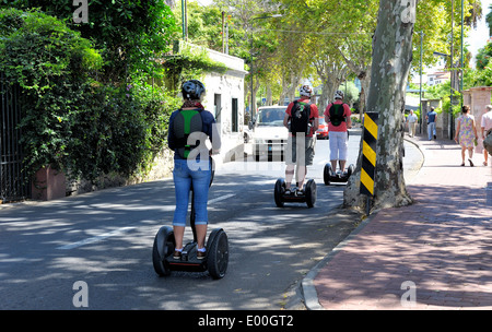 Madeira Portugal Leute Reiten Segways auf der Straße Stockfoto