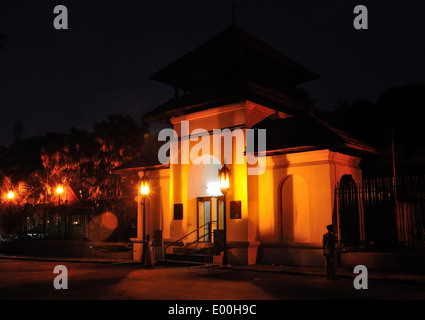 Eingang zum Tempel des Zahns Komplex, Kandy, Sri Lanka Stockfoto