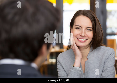 Lächelnd Abendessen paar bar Business Liebe weiblich Stockfoto