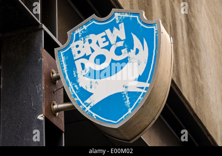 BrewDog Pub melden im Bereich Cowgate von Edinburghs Altstadt. Stockfoto