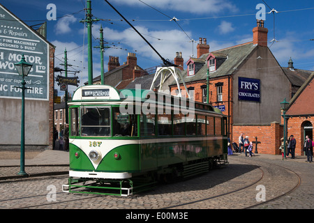 Straßenbahn in Victorian Village im Beamish Museum, Durham, England Stockfoto