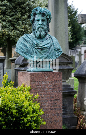 Büste von D O Hill RSA (1802-70): Maler, Pionier Fotograf und Gründungsmitglied der RSA - Dean Friedhof, Edinburgh. Stockfoto