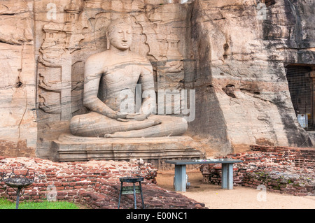 Samadhi Buddha-Statue geschnitzt in Granit in Gal Vihara in Pollonaruwa, Sri Lanka Stockfoto