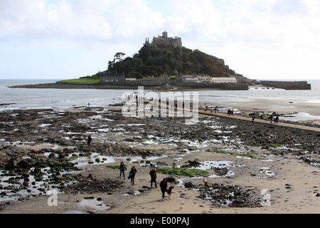 St. Michaels Mount in Cornwall, gesehen von Marazion Stockfoto