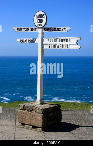 Schild am Ende des Landes Stockfoto