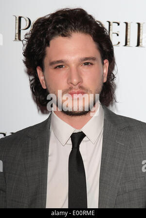 London, UK. 28. April 2014. Kit Harrington besucht eine VIP screening von "Pompeji" Vue West End, Leicester Square, London am 28. April 2014 Credit: KEITH MAYHEW/Alamy Live News Stockfoto