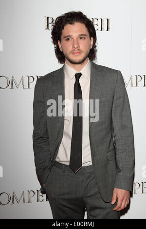 London, UK. 28. April 2014. Kit Harrington besucht eine VIP screening von "Pompeji" Vue West End, Leicester Square, London am 28. April 2014 Credit: KEITH MAYHEW/Alamy Live News Stockfoto