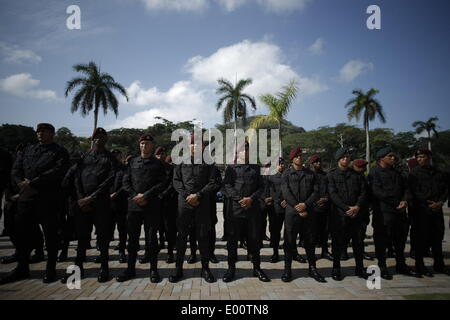 Panama-Stadt, 28.April. 4. Mai 2014. Mitglieder der Nationalpolizei teilnehmen an die Übertragung der Befehl Zeremonie an den kurfürstlichen Hof zur Gewährleistung der Sicherheit bei den bevorstehenden Wahlen in Panama-Stadt, Hauptstadt von Panama, 28. April 2014. Panama wird am 4. Mai 2014 Präsidentschaftswahlen abhalten. © Mauricio Valenzuela/Xinhua/Alamy Live-Nachrichten Stockfoto