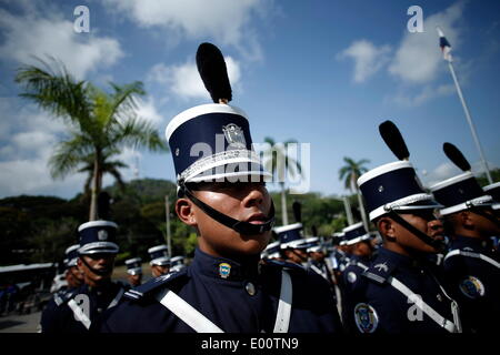 Panama-Stadt, 28.April. 4. Mai 2014. Mitglieder der Nationalpolizei teilnehmen an die Übertragung der Befehl Zeremonie an den kurfürstlichen Hof zur Gewährleistung der Sicherheit bei den bevorstehenden Wahlen in Panama-Stadt, Hauptstadt von Panama, 28. April 2014. Panama wird am 4. Mai 2014 Präsidentschaftswahlen abhalten. © Mauricio Valenzuela/Xinhua/Alamy Live-Nachrichten Stockfoto