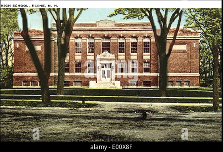 Die Keene Middle School, die sich an der Washington Street in Keene, New Hampshire, befindet, ist eine Bildungseinrichtung für lokale Studenten. Die Schule ist Teil des Bildungssystems der Gemeinde und trägt zur Entwicklung der Jugend in der Region bei. Stockfoto