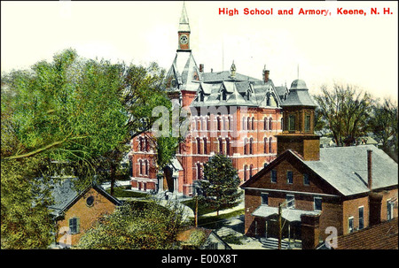 Dieses Bild zeigt die historische Keene High School in Keene, New Hampshire, ein bemerkenswertes Wahrzeichen. Das Gebäude ist Teil des Bildungssystems Keene, das sich in der Nähe der Winter Street befindet und seit vielen Jahren Teil der Stadtgeschichte ist. Stockfoto