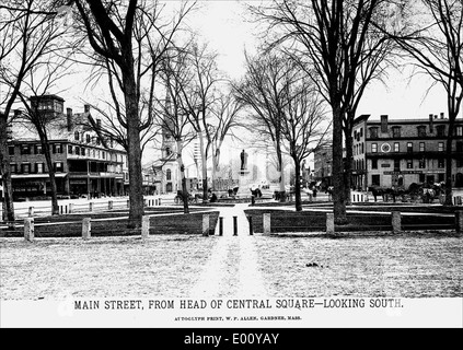 Main Street vom Leiter der zentralen Platz von Keene NH, mit Soldaten-Denkmal Stockfoto