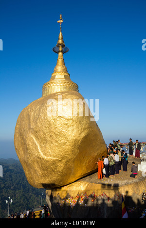 Kyaiktiyo-Pagode, auch genannt goldenen Felsen in Myanmar Stockfoto