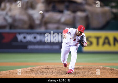 Anaheim, CA, USA. 28. April 2014. 28. April 2014 - Anaheim, CA, Vereinigte Staaten von Amerika - Los Angeles Angels Entlastung Krug Fernando Salas (59) Stellplätze während der MLB-Spiels zwischen Cleveland Indians und Los Angeles Angels Engel Stadium in Anaheim, CA. Credit: Csm/Alamy Live-Nachrichten Stockfoto