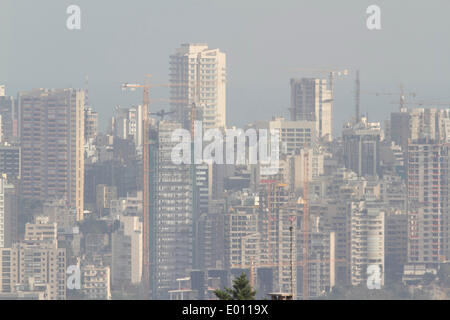 Beirut Libanon, 29. April 2014 gewerblich genutzten Gebäuden und Skyline von Beirut an einem dunstigen Morgen Credit: Amer Ghazzal/Alamy Live-Nachrichten Stockfoto