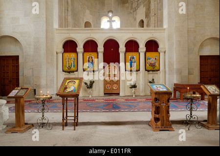 Religiöse symbole Dekoration Interieur des 11. Jahrhunderts Kathedrale von 1352, besser bekannt als Bagrati Kathedrale zum Weltkulturerbe der Unesco in der Stadt Kutaissi das Kapital der westlichen Region Imereti in Georgien bekannt Stockfoto