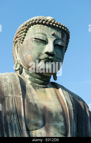 Der große Buddha von Kamakura im Kōtoku-in-Tempel in Kamakura, Präfektur Kanagawa, Japan. Stockfoto