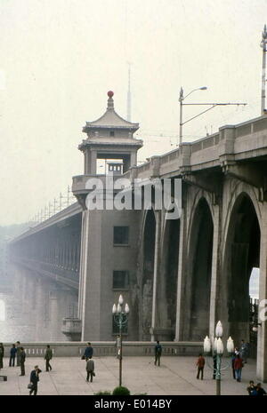 Brücke über den Jangtse in Wuhan in China, 1986 Stockfoto