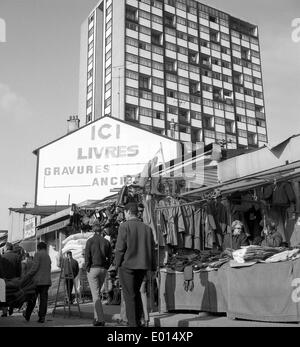 Flohmarkt an der Porte de Clignancourt in Paris, 1967 Stockfoto