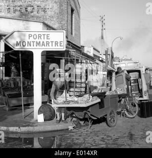 Flohmarkt an der Porte de Clignancourt in Paris, 1967 Stockfoto