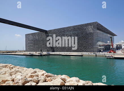 MuCEM (Museum der europäischen Zivilisation und das Mittelmeer), Marseille, Frankreich. Architekt: Rudy Ricciotti, 2013. Seitenansicht