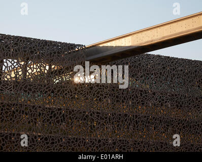 MuCEM (Museum der europäischen Zivilisation und das Mittelmeer), Marseille, Frankreich. Architekt: Rudy Ricciotti, 2013. Gemeinsame Wanderung