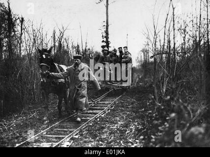 Transport von verletzten deutschen Soldaten, 1915 Stockfoto