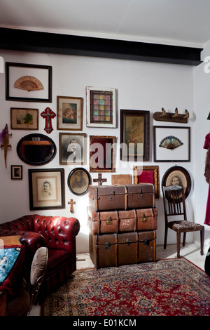 Innenaufnahme der Umkleidekabine Schlafzimmer in Dalston Lager- und Standorte Atelier in East London, UK. Stockfoto