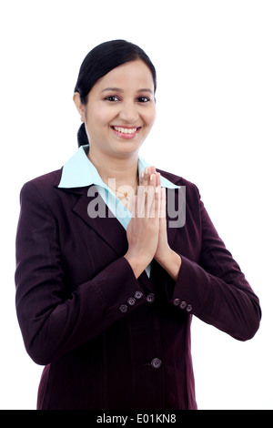 Junge indische Geschäftsfrau Gruß "Namasthe" auf weißen Hintergrund Stockfoto