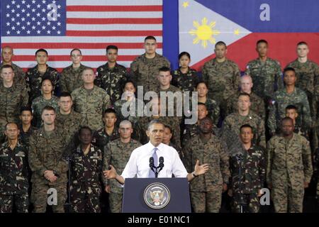 Manila, Philippinen. 29. April 2014. US-Präsident Barack Obama spricht mit philippinischen und amerikanischen Truppen in Fort Bonifacio in Manila. Obama sagte ein neuer militärischen Pakt unterzeichnet mit den Philippinen am Montag gewähren einer größeren Präsenz für uns Kräfte würde die Sicherheit des Landes zu stärken, wie er "Eiserne" militärischen Unterstützung für die Philippinen Kredit zugesagt: PACIFIC PRESS/Alamy Live News Stockfoto