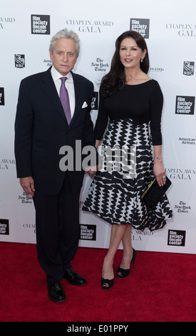 Michael Douglas und Catherine Zeta-Jones besuchen der 41. Jahrestagung Chaplin Award Gala Avery Fisher Hall im Lincoln Center Stockfoto