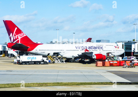 Ein Virgin Atlantic (Tubular Belle) Flugzeug ein Flughafen Heathrow. Stockfoto