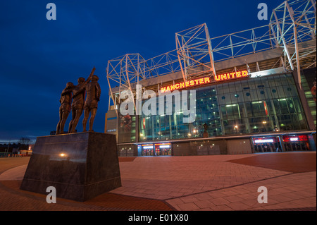 Manchester United Football Ground bei Nacht Manchester UK Stockfoto