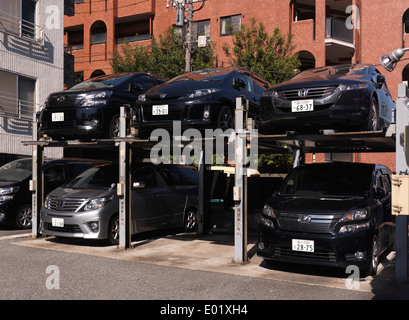 Mehrstufige vertikale Parkplatz in Tokio, Japan Stockfoto