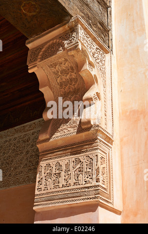 Berber Arabesken Morcabe Stuckarbeiten des 14. Jahrhunderts Ben Youssef Madersa, Marokko Stockfoto