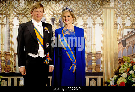 Amsterdam, Niederlande. 29. April 2014. 29.04.2014 - AMSTERDAM - König Willem-Alexander und Maxima Königin bei Madame Tussauds. Mode-Designer Jan Taminiau hat eine Nachbildung der berühmten blauen Kleid, die '' ‹'' ‹the gemacht, die Königin während der Änderung der Regel im Jahr 2013 trug. Genau ein Jahr nach dem Thron Wechsel Ausstellungen Wachs Museen Bilder des Königspaares. Robin Utrecht/NurPhoto/ZUMAPRESS.com/Alamy © Live-Nachrichten Stockfoto