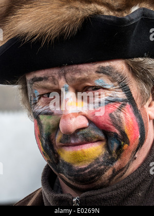Tschechische Mann mit bemaltem Gesicht am Karneval Stockfoto