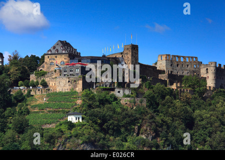 Foto der Burg Rheinfels oberhalb der Stadt Goar mit Blick auf den Rhein, Deutschland Stockfoto