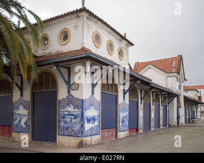 Santarem Markt Gebäude mit blau-weißen Fliesen dekoriert Stockfoto