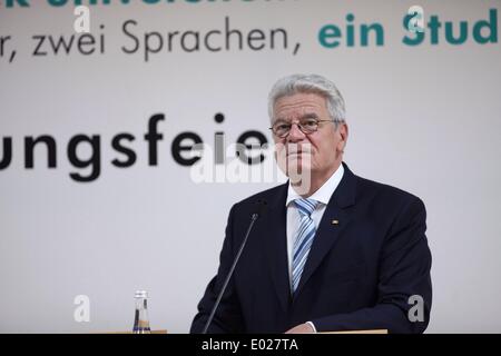 Istanbul, Türkei. 29. April 2014. Der deutsche Bundespräsident Joachim Gauck hält eine Rede bei der Eröffnungsfeier in Istanbul, Türkei, am 29. April 2014. Die feierliche Eröffnung des deutsch-türkischen Universität fand am Dienstag mit der türkische Präsident Abdullah Gül und Bundespräsident Joachim Gauck. Der deutsch-türkischen Universität in Istanbul ist derzeit das ehrgeizigste Projekt der Deutsch-türkische Zusammenarbeit in Bildung und Wissenschaft. Forschen Sie insgesamt 5.000 Schüler lernen, an sechs Fakultäten. © Cihan/Xinhua/Alamy Live-Nachrichten Stockfoto