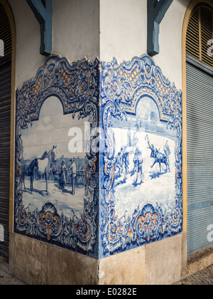 Santarem Markt Gebäude mit blau-weißen Fliesen dekoriert Stockfoto