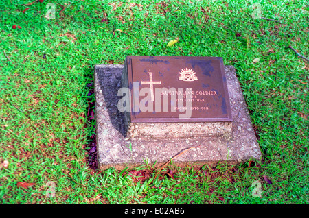 Grab eines unbekannten australischen Soldaten auf dem Ambon war Cemetery, Tantui, Maluku, Indonesien Stockfoto