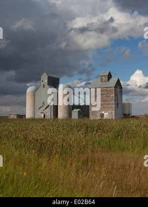 Getreidesilos in Wolford, North Dakota Stockfoto