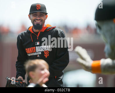 San Francisco CA. 26. April 2014. San Francisco Giants Entlastung Krug Sergio Romo (54) vor dem MLB-Baseball-Spiel zwischen den Cleveland Indians und die San Francisco Giants im AT&T Park in San Francisco CA. Die Riesen besiegt die Indianer 5-3. Damon Tarver/Cal Sport Media/Alamy Live-Nachrichten Stockfoto