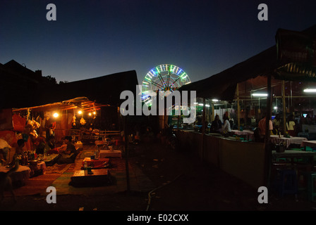 Nacht Marktatmosphäre Zeit während der Inle-See-Festival in Nyaung Shwe Stadt. Stockfoto