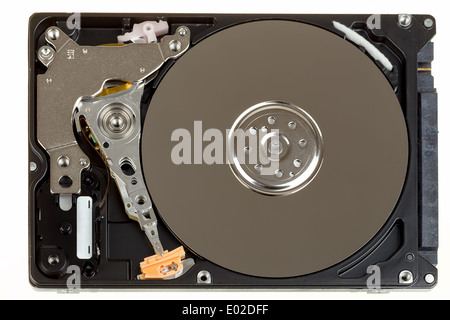 ungedeckte 2,5 Zoll Notebook-Festplatte isoliert auf weiss Stockfoto