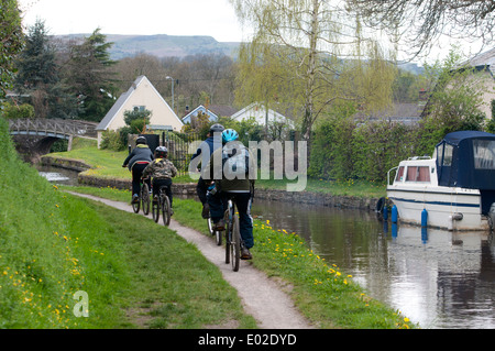 Radfahrer von Monmouthshire und Brecon Canal bei Govilon, Monmouthshire, Wales, UK Stockfoto